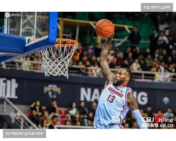 深圳轻取同曦取四连胜 史密斯25+8+7全面输出